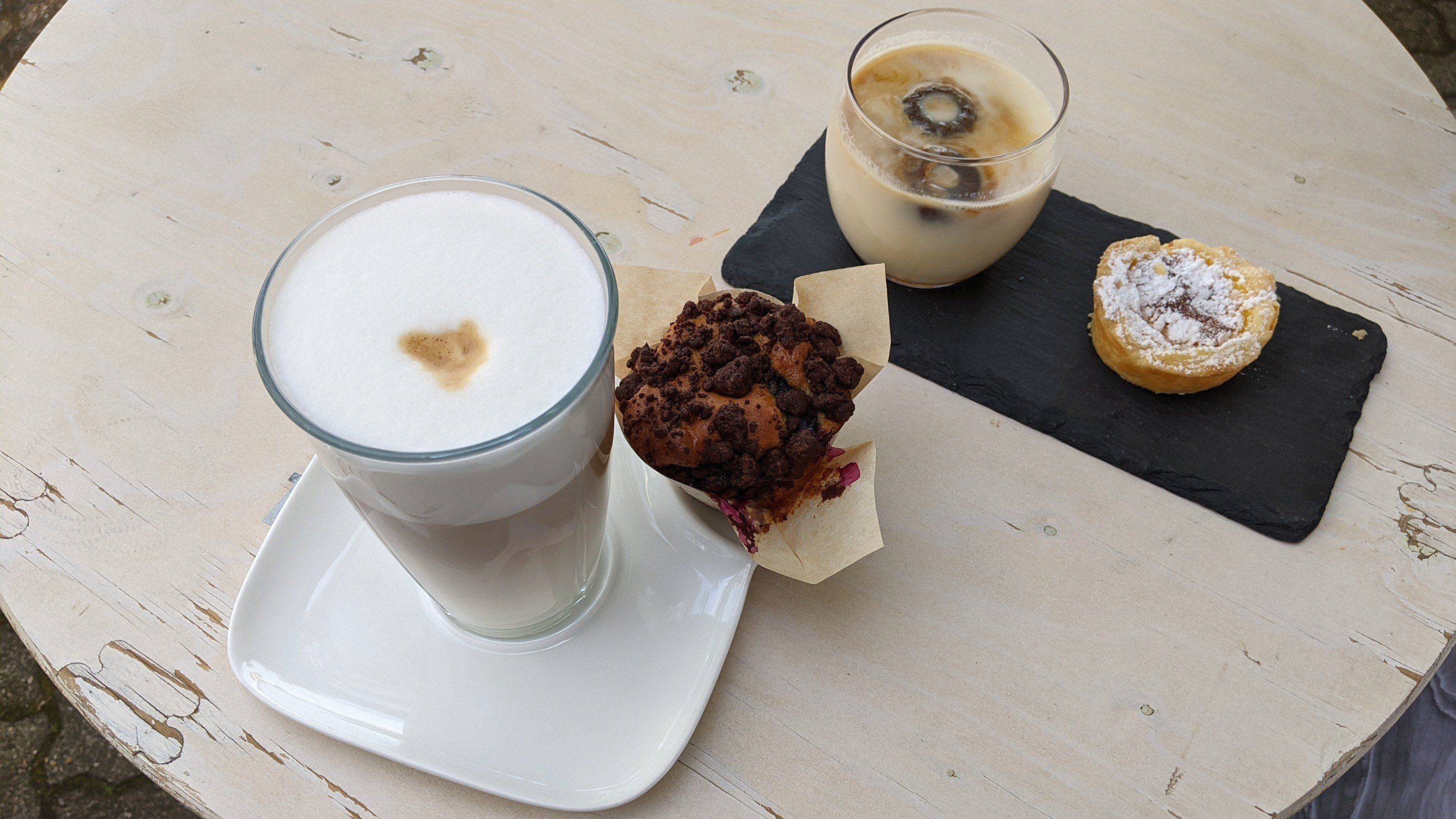Q-Kaffee - Latte Machiato, Iced Capuchino, Muffin and Sweat treat