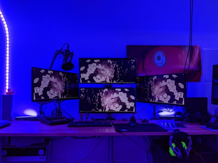 setup_desk_lightingblue.jpg